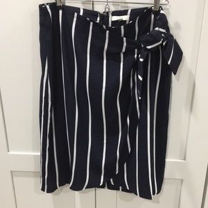 NWT Loft faux wrap skirt, navy cream stripe, knee length, size 6, zipper close